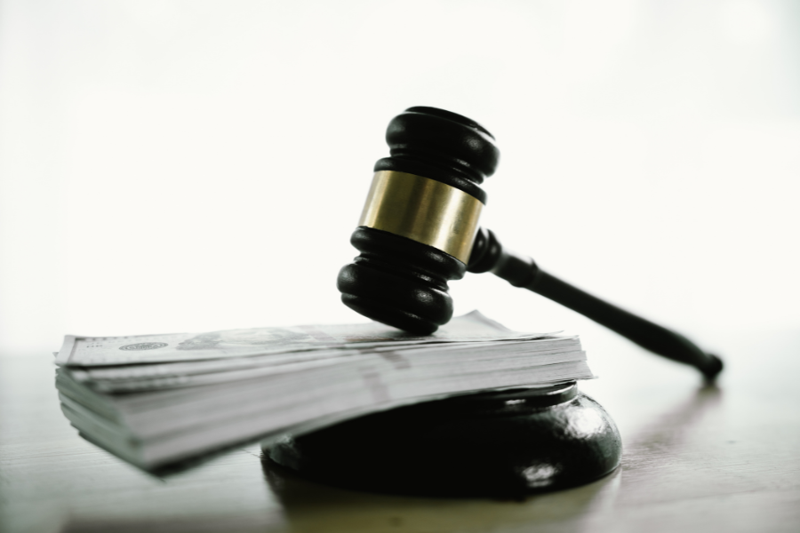 derecho penal económico relacionado con delitos financieros y responsabilidad empresarial