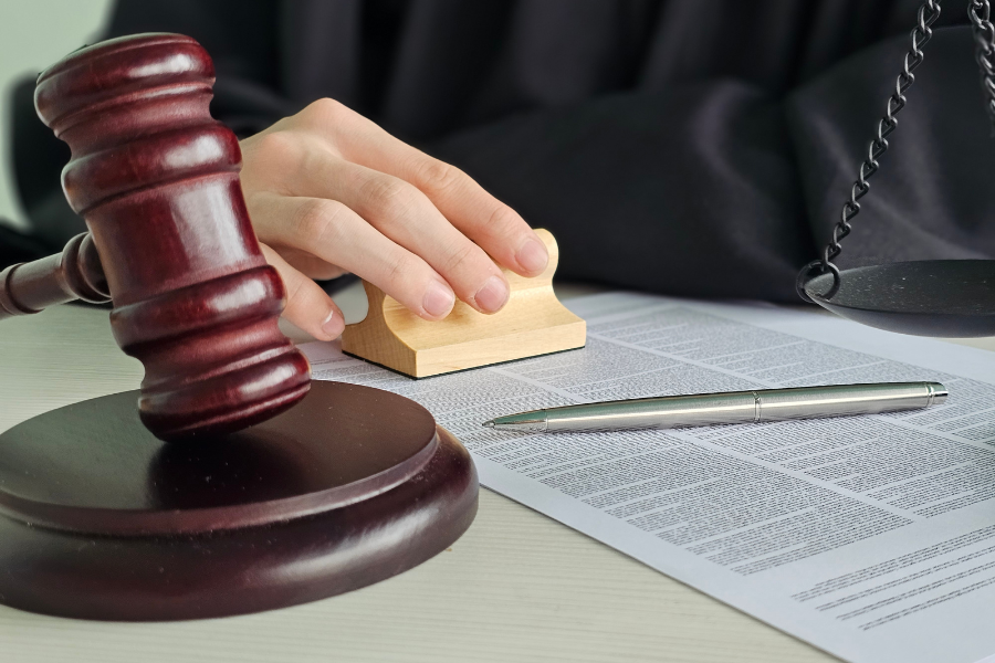 responsabilidad civil por daños y perjuicios con documentación legal y actuación judicial
